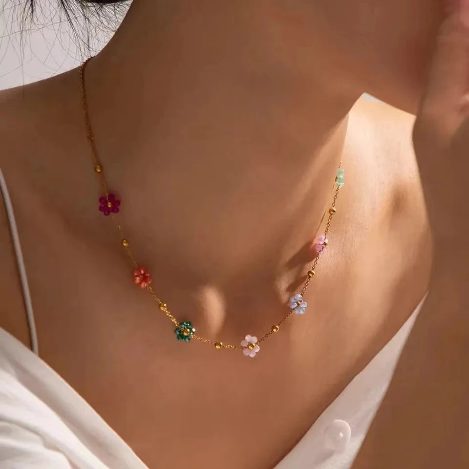 Collier fleur colorée